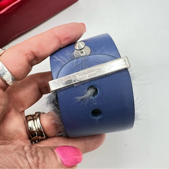 Salvatore Ferragamo Alto Fur & Leather Dyed Blue Bracelet Reversible New in Box - Picture 3 of 17